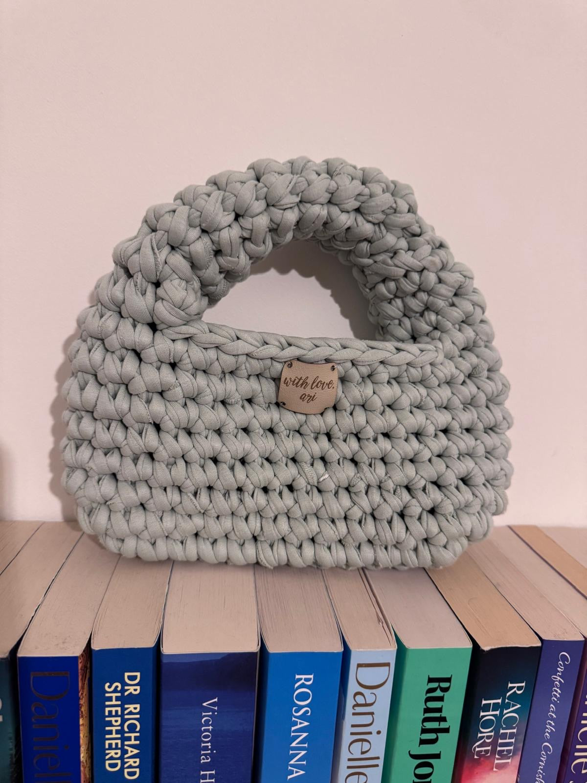 ESSENTIALS CLOUD BAG