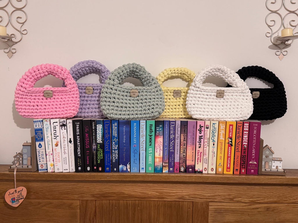 ESSENTIALS CLOUD BAG