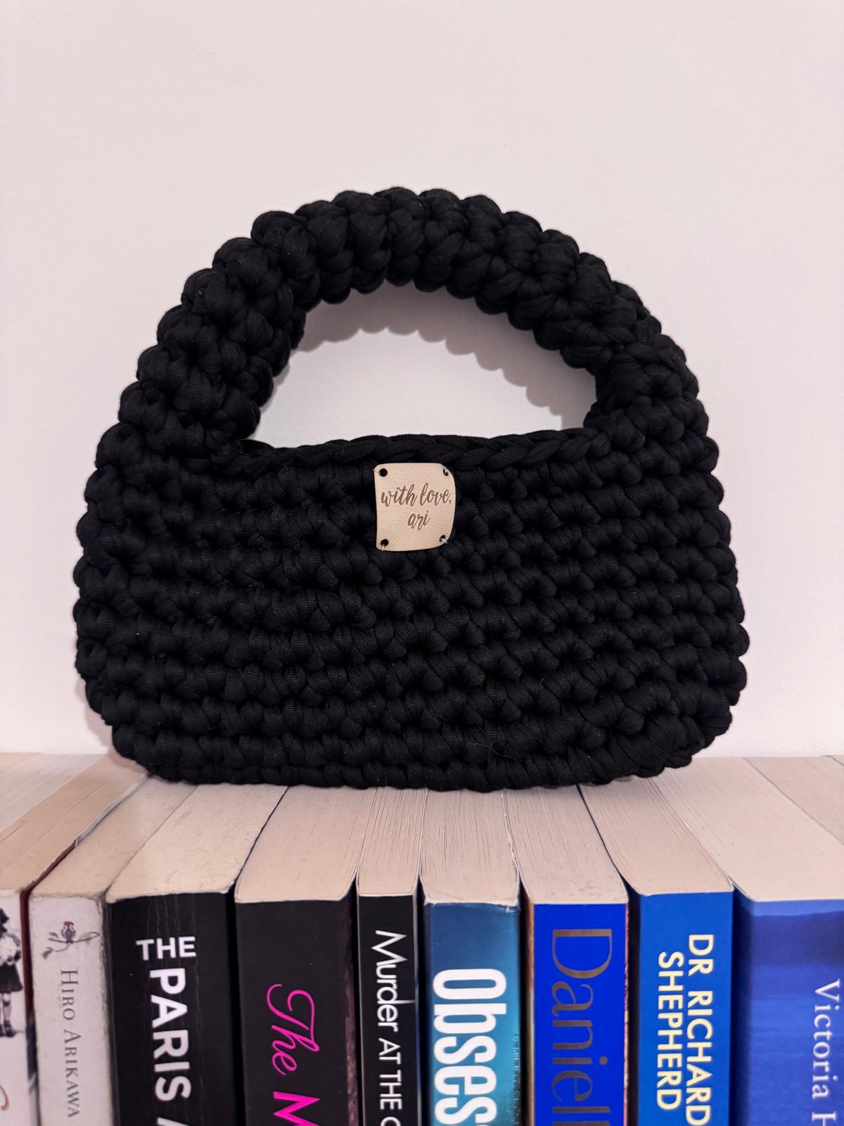 ESSENTIALS CLOUD BAG