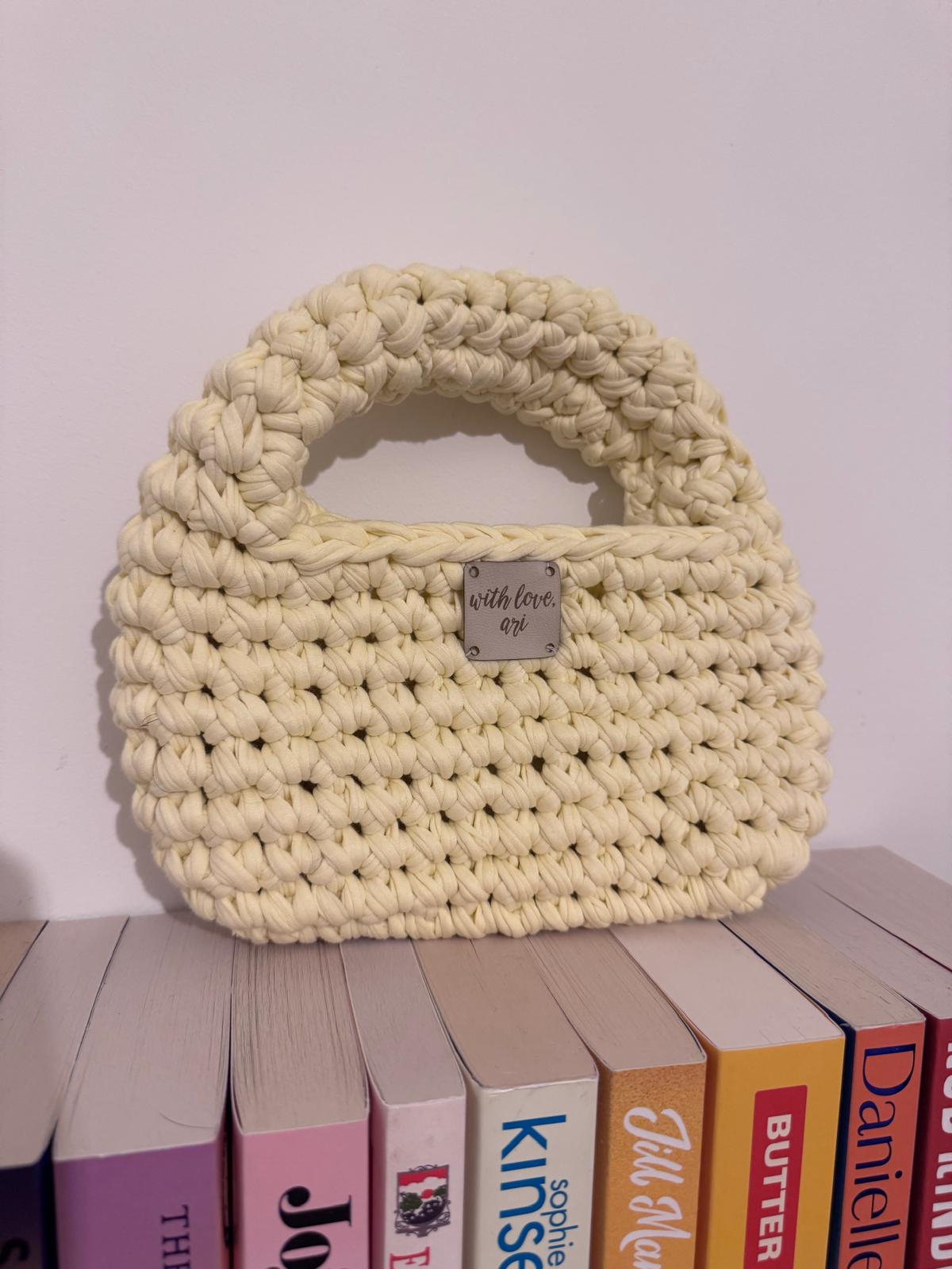 ESSENTIALS CLOUD BAG